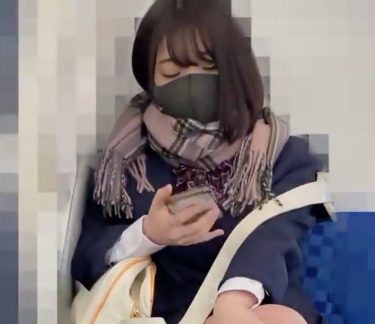 ブレザー姿がかわいい あむちゃん 電車で中出しされちゃった